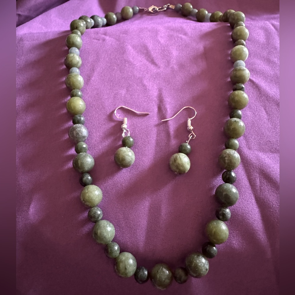 Genuine Burma jadeite 18ch 11-12mm jade beads necklace and earrings set